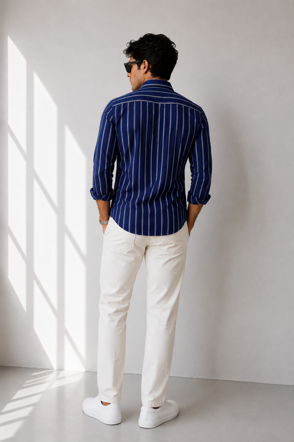 Oversize Saks Mavi Çizgili Erkek Gömlek – Şık ve Rahat Günlük Stil”